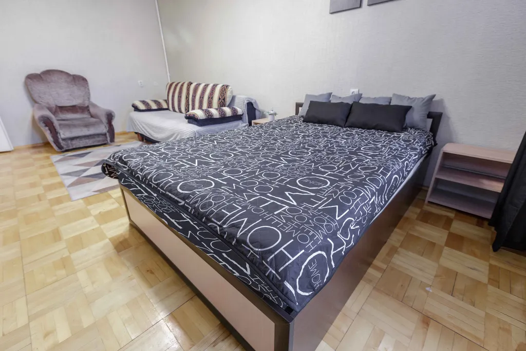 Двухкомнатная квартира в центре города напротив Академии Спорта СГУС