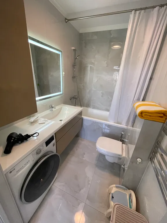 Евро-двухкомнатный апартамент Айсберг с балконом и видом на Храм