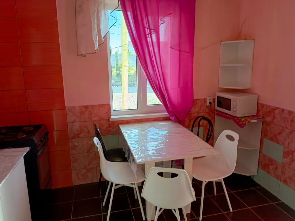 Коттедж-дом отдельно стоящий, гостевой двор смайлик