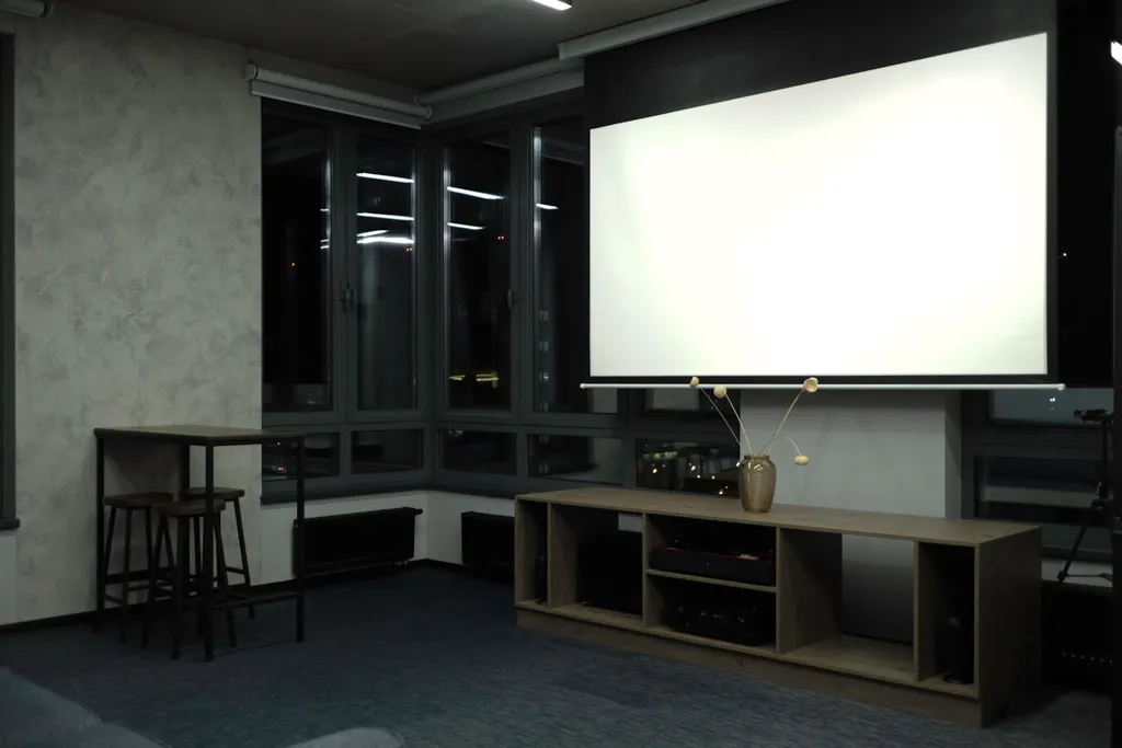 Стильная квартира с кинопроектором