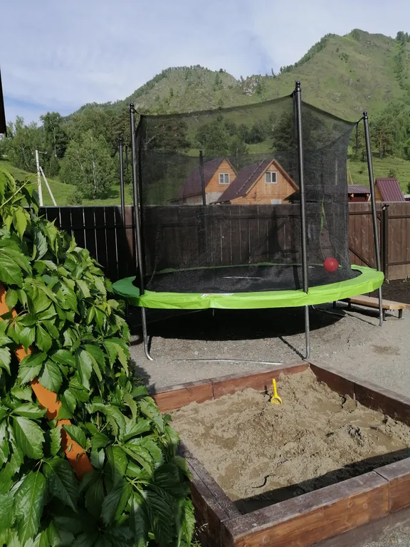 Домик в горах Алтая