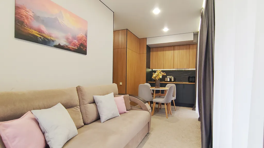 Вид на горы с балкона - апартамент со спальней в центре курорта