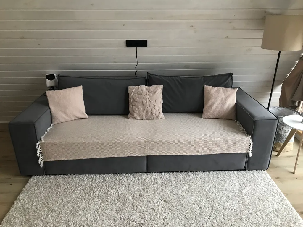 Треугольный домик рядом с Беловежской пущей