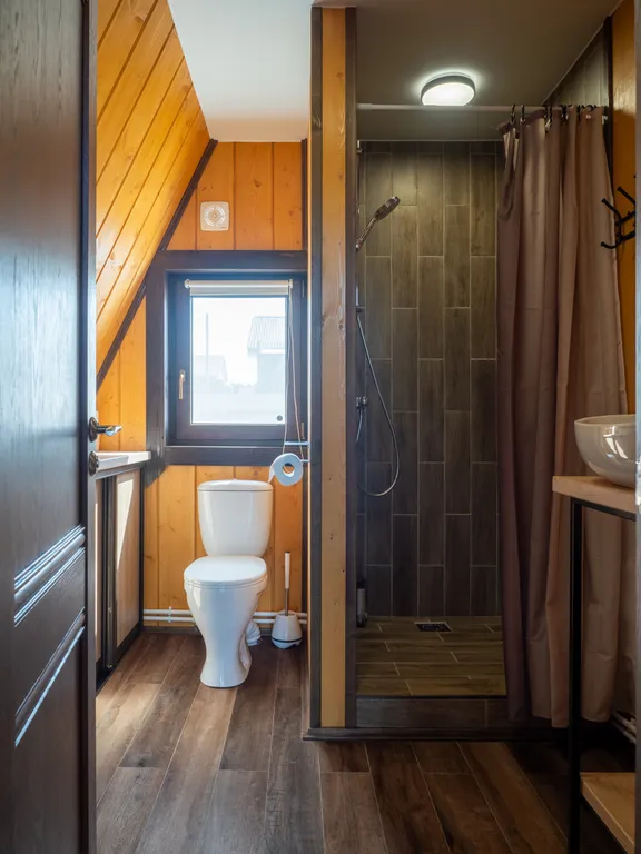 Уютный дом у озера