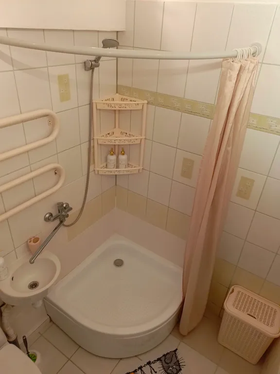 Светлая квартира на 1 этаже близко к морю