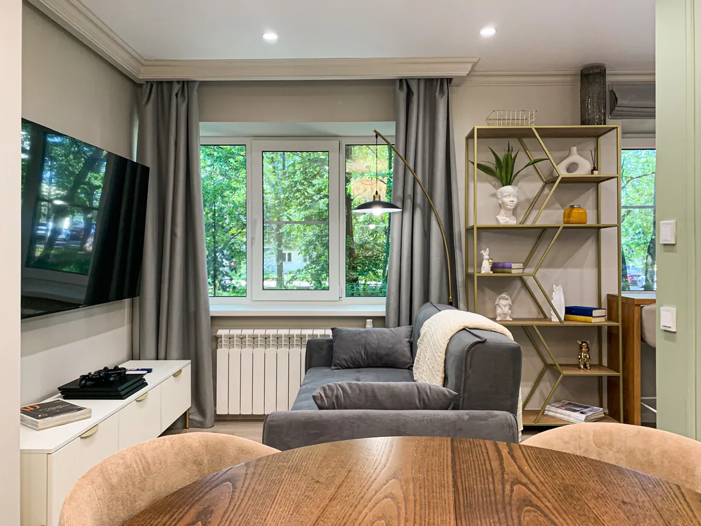 Трёхкомнатная квартира на набережной в центре Великого Новгорода