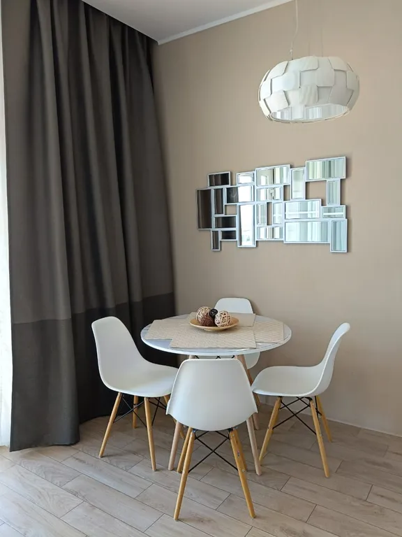 Светлая студия с видом на море