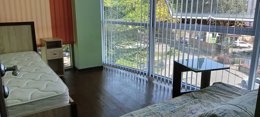 Трехкомнатная с балконом