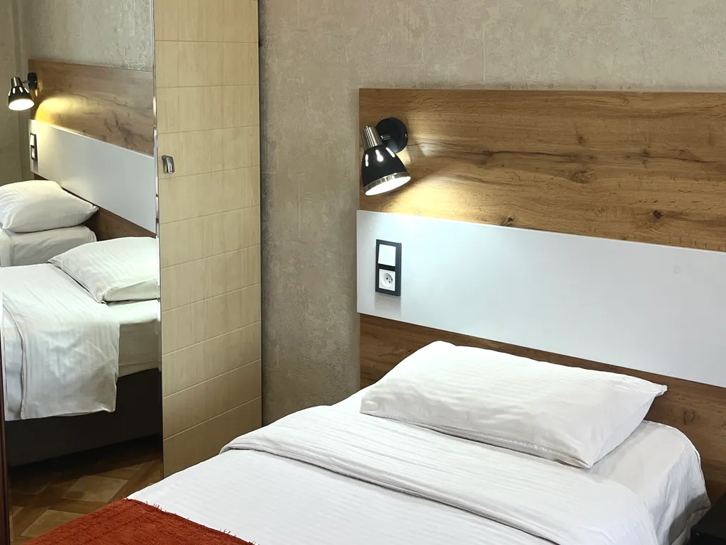 Просторная двухкомнатная с большой кухней у ДК Металлургов