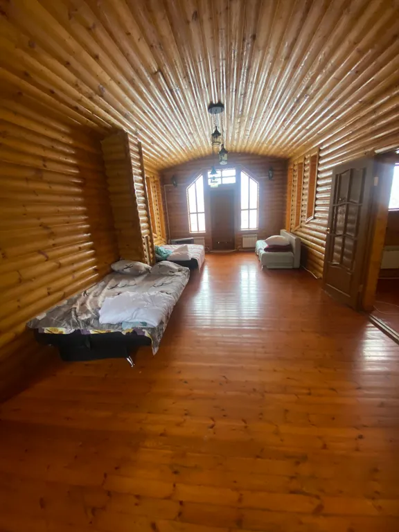 Уютный домик на берегу реки