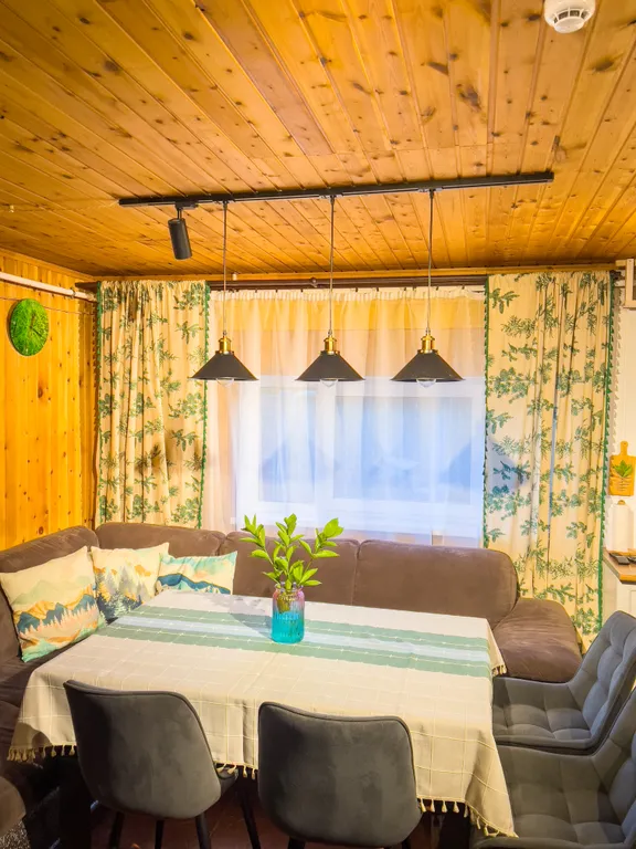 Двухэтажный дом+деревенская баня на дровах