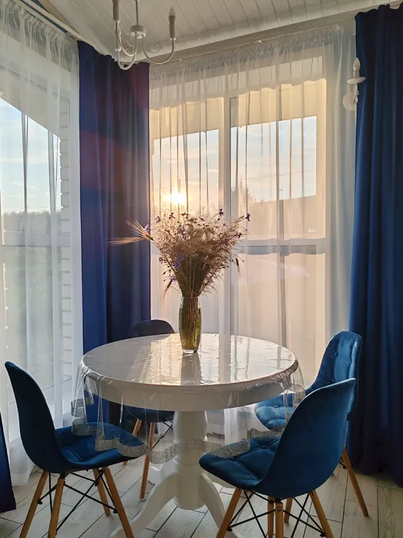 Дом усадьбы Александровские Горы на берегу озера Кривое