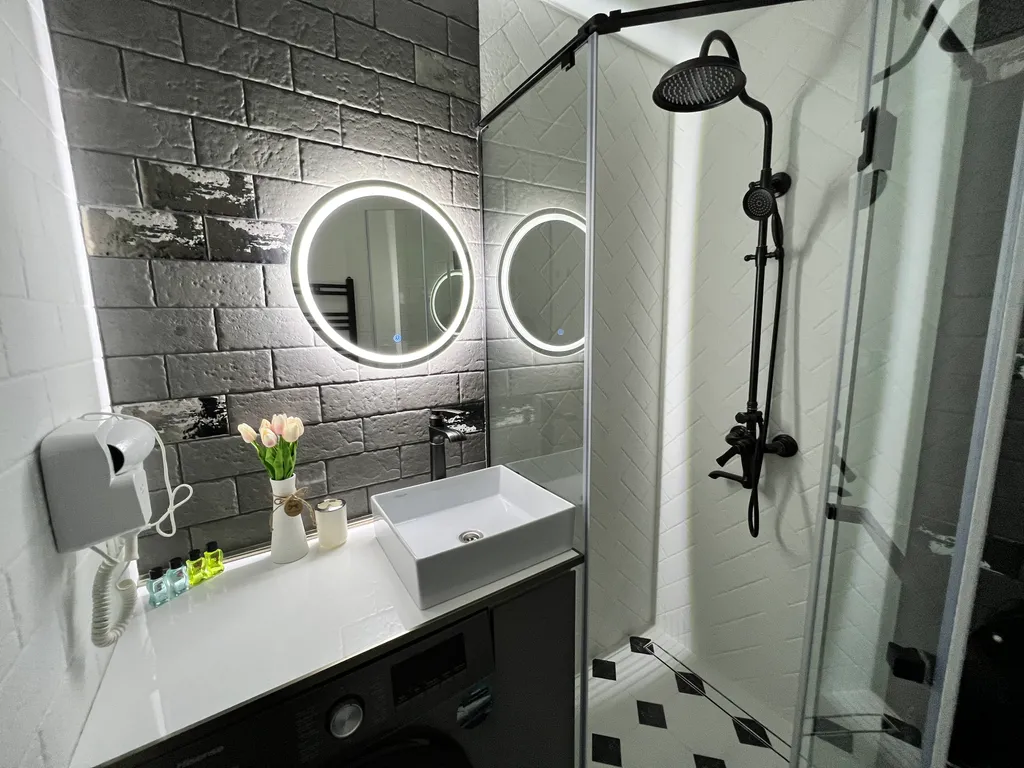 Modern Studio By Republic Square -Unique Charm