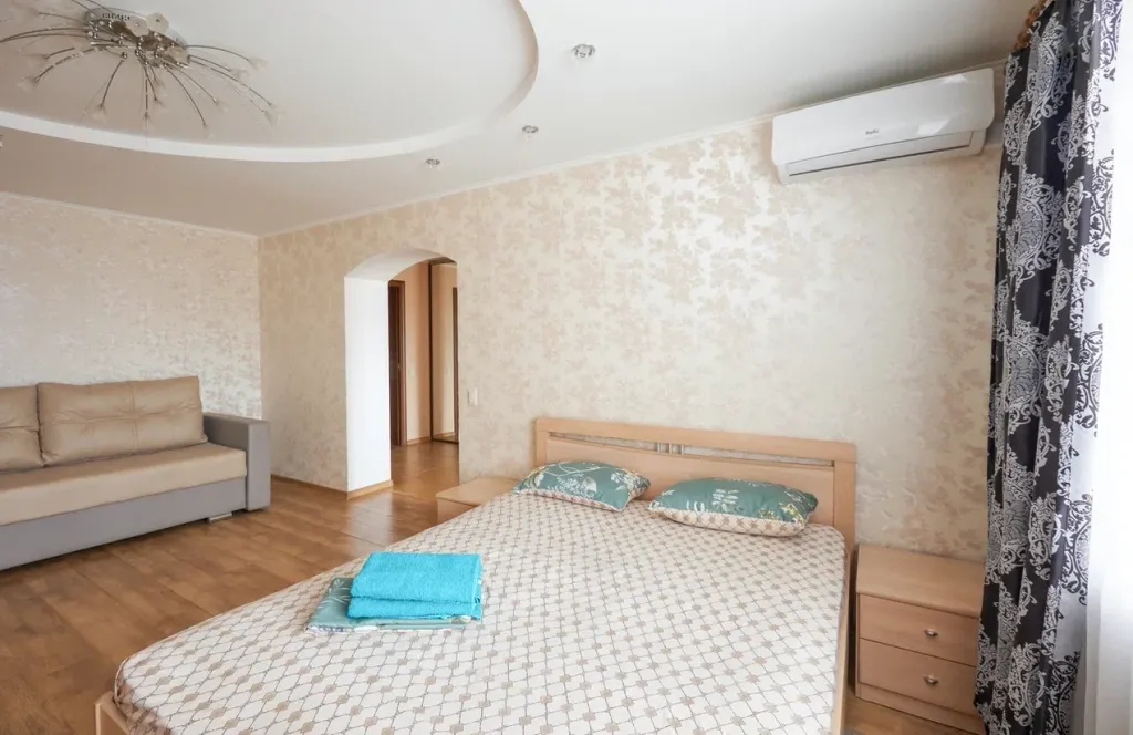 Большой 1-комнатной квартиры с видом на парк и реку