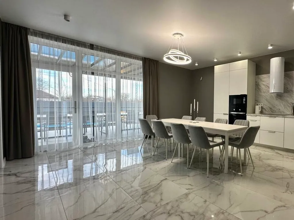 Загородный дом с баней и бассейном