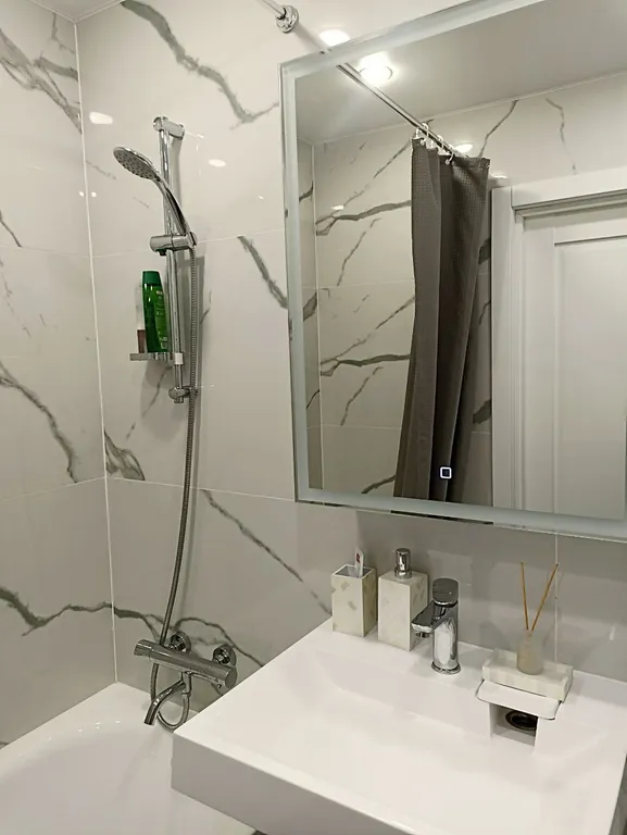 Сиреневая квартира с панорамой на город