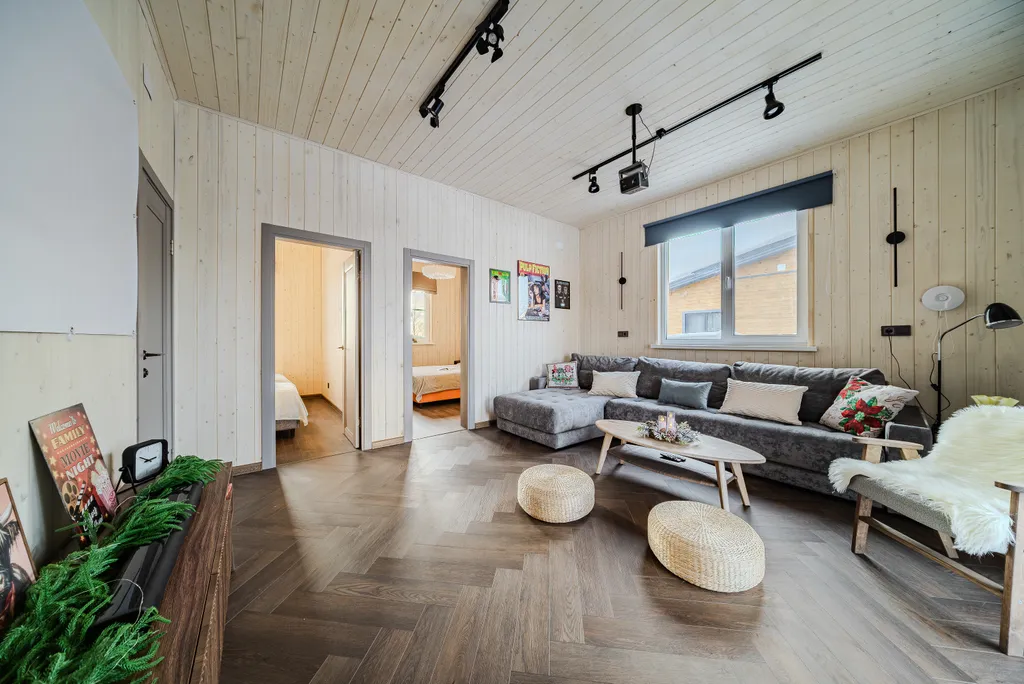 Новый дом с большим столом, кинотеатром, баней