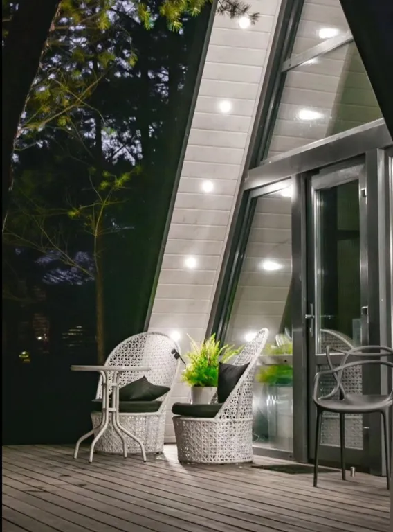 Уютный треугольный дом в 25 км от Минска с горячей купелью в лесу