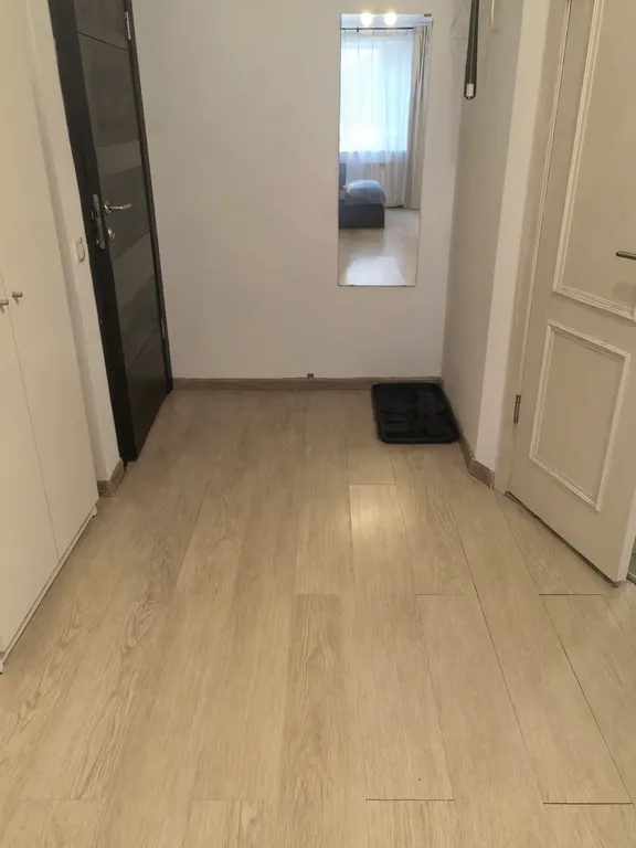 У метро, чисто и комфортно