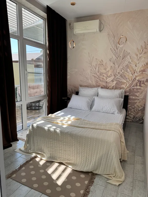 Дом с отдельным въездом и двором