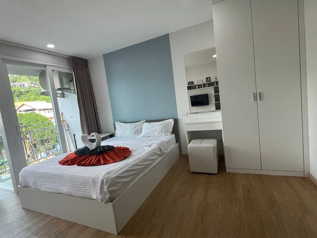 Ката, студия после ремонта с красивым видом на горы, 5 этаж