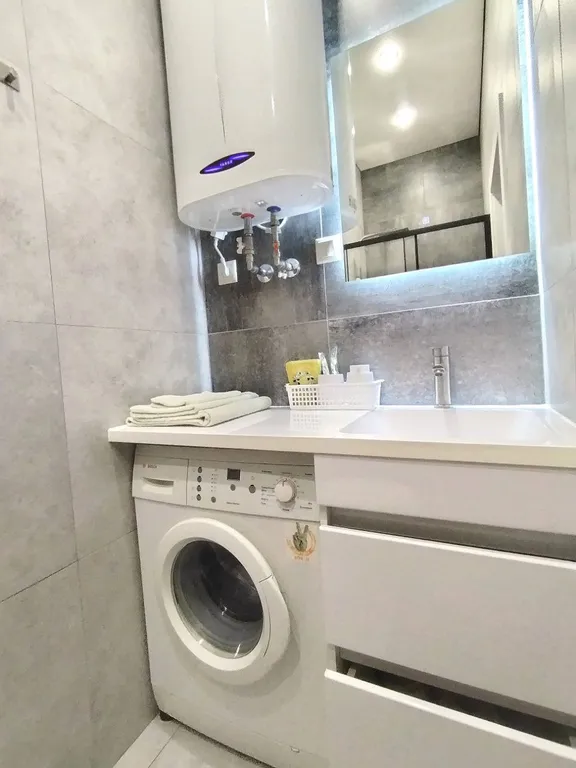 Отдельная квартира-студия с парковкой в центре города