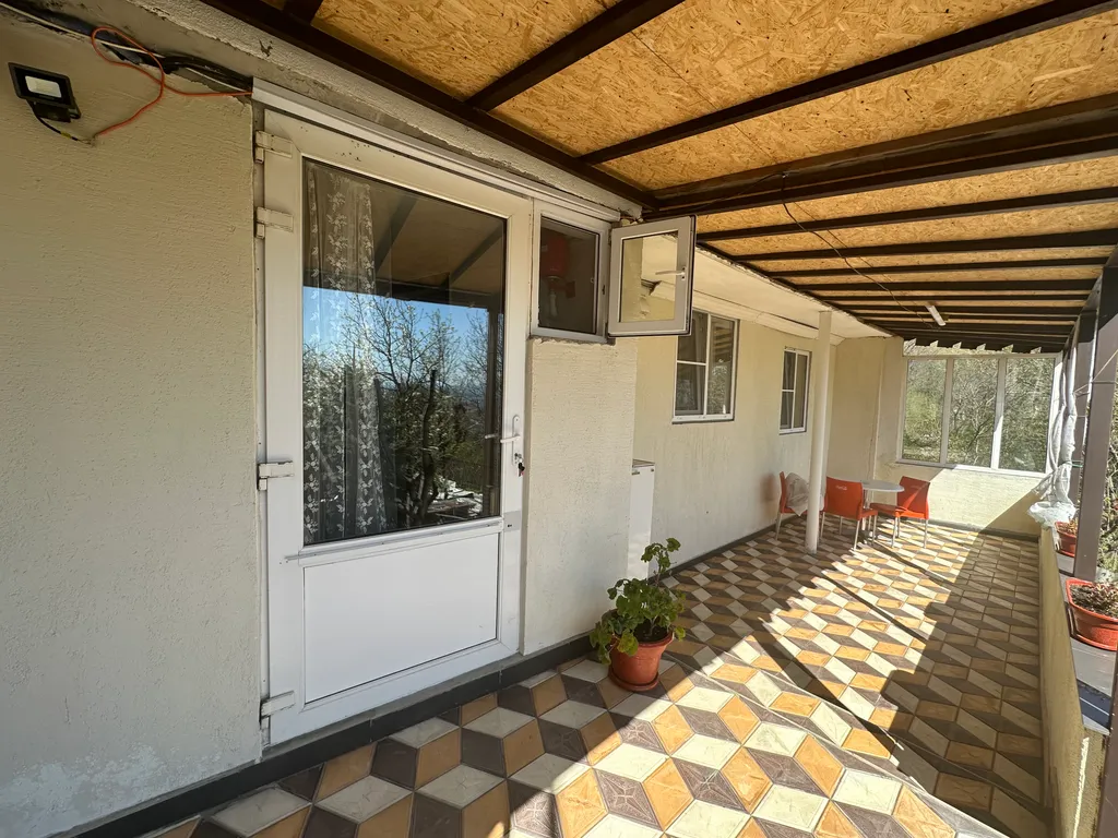 Уютная 2-комнатная квартира со своим двориком