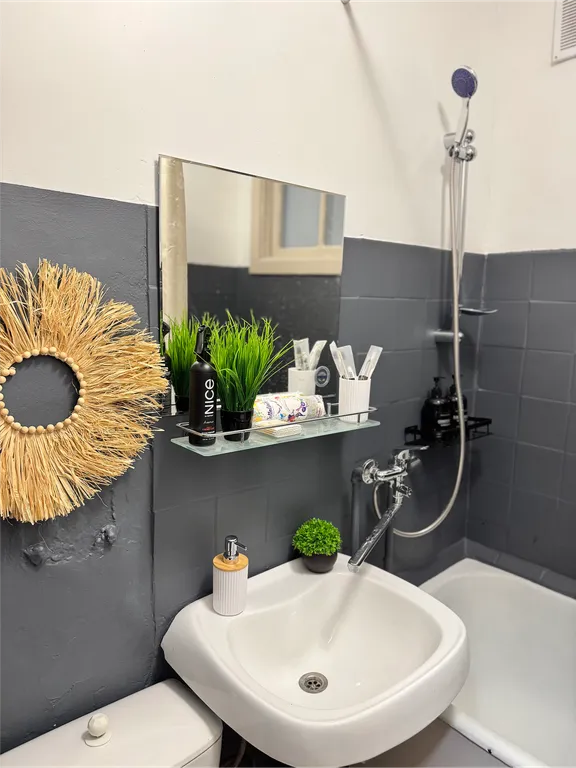 Квартира Светлая квартира в центре, 8 минут до метро и 9 до зоопарка — Москва