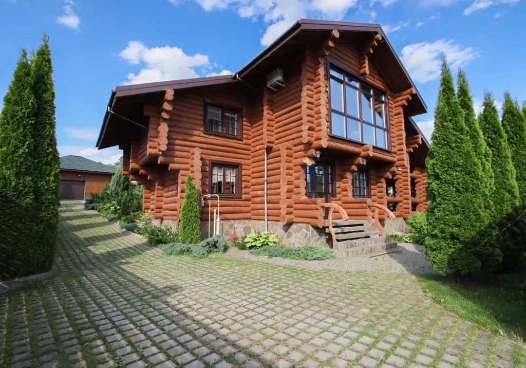 Коттедж Шале с бассейном и видом на озеро — аренда посуточно в Заславль