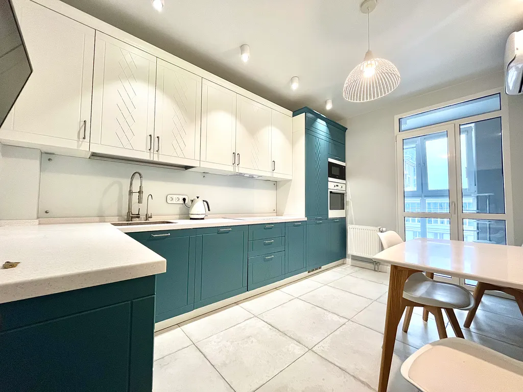 Видовая двухкомнатная квартира в центре города