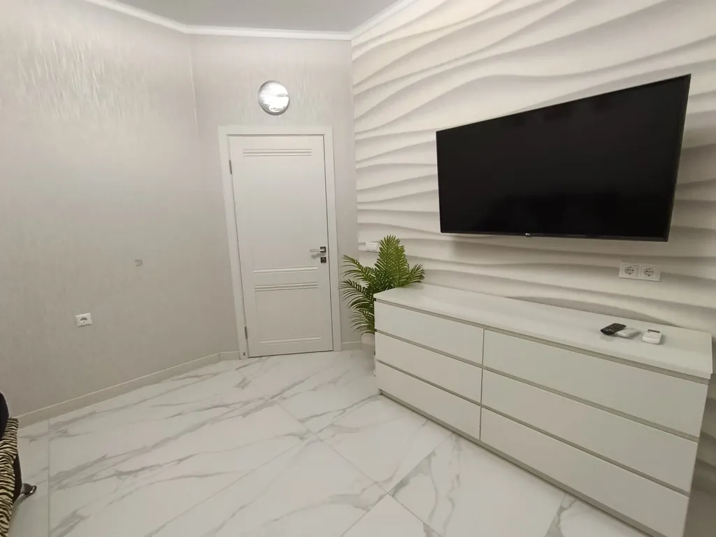 Новая евро-двушка с панорамным видом на море и пляж перед домом