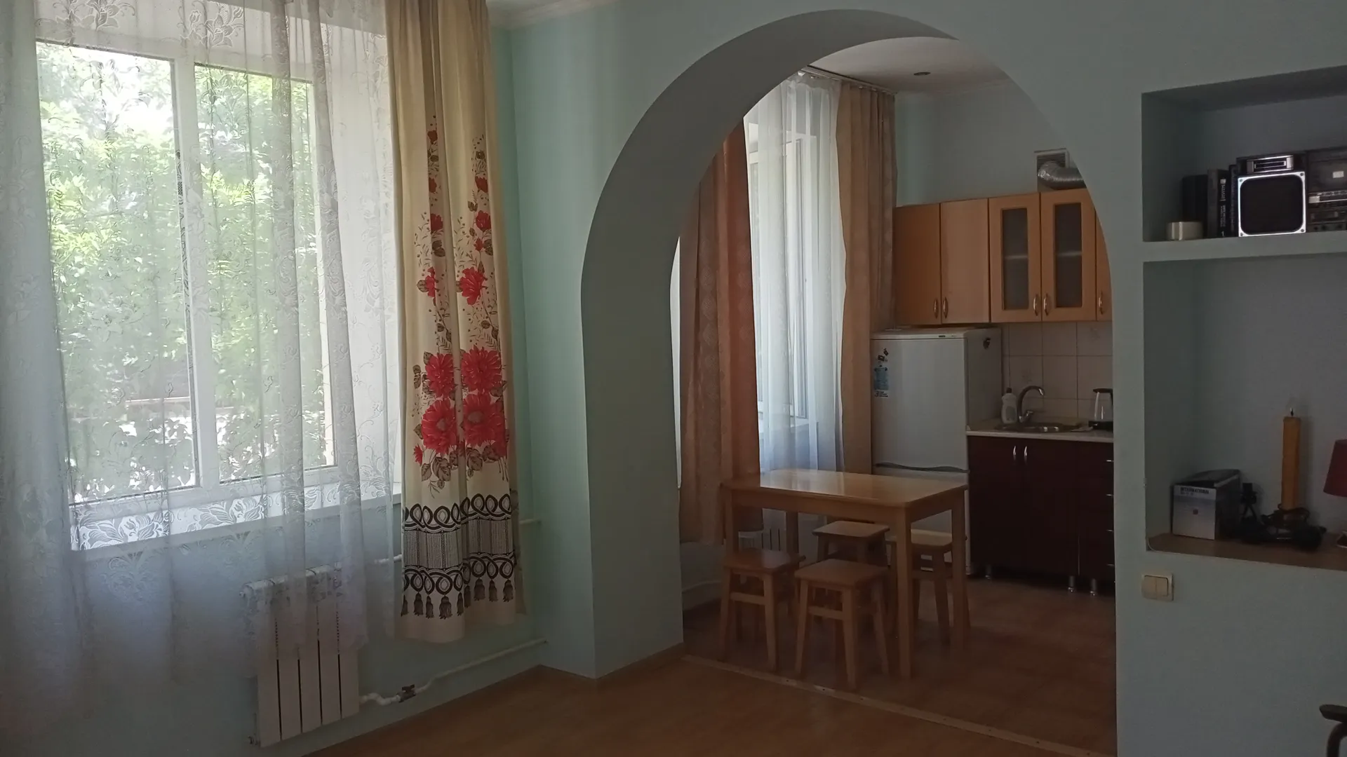 Кухня (вид из гостиной)