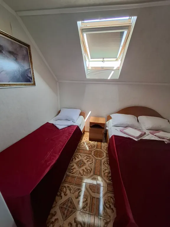 Квартира 18_Эконом_3х-местн_Мансарда — аренда посуточно в Кабардинка