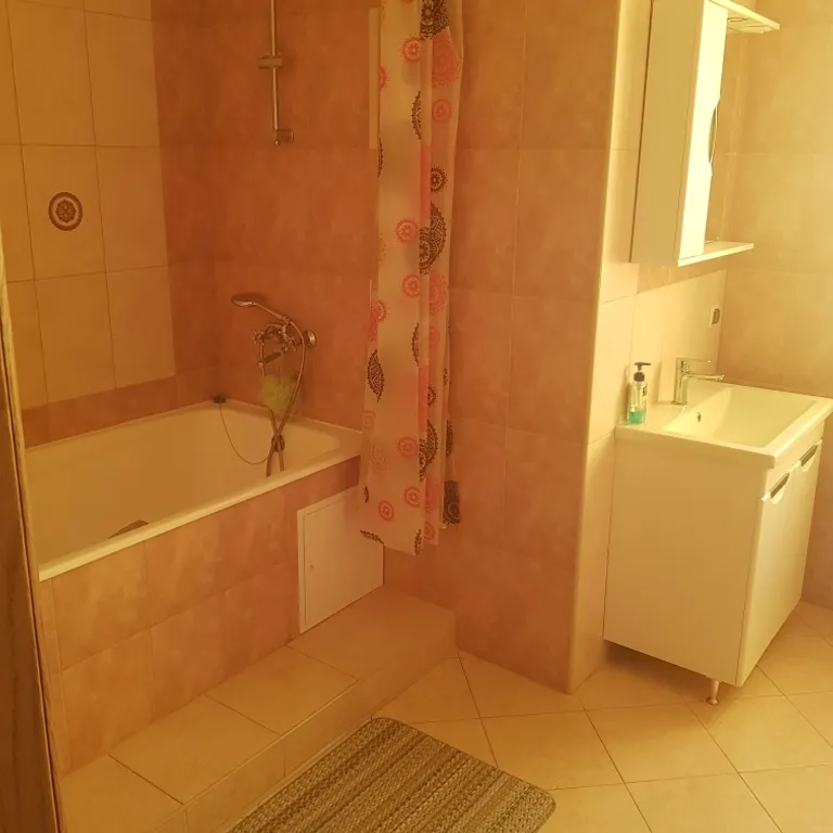 Коттедж с подогреваемым бассейном и сауной