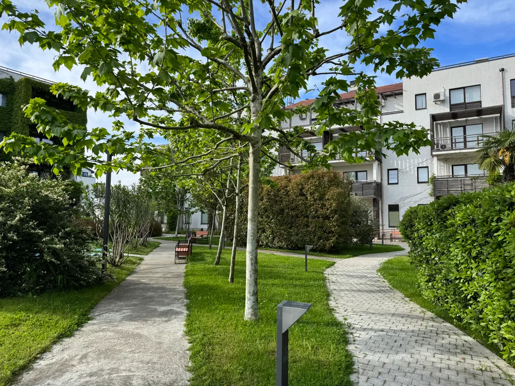 Уютная квартира в центре со своей террасой и бассейном