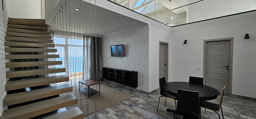 Двухуровневый апартамент с тремя спальнями