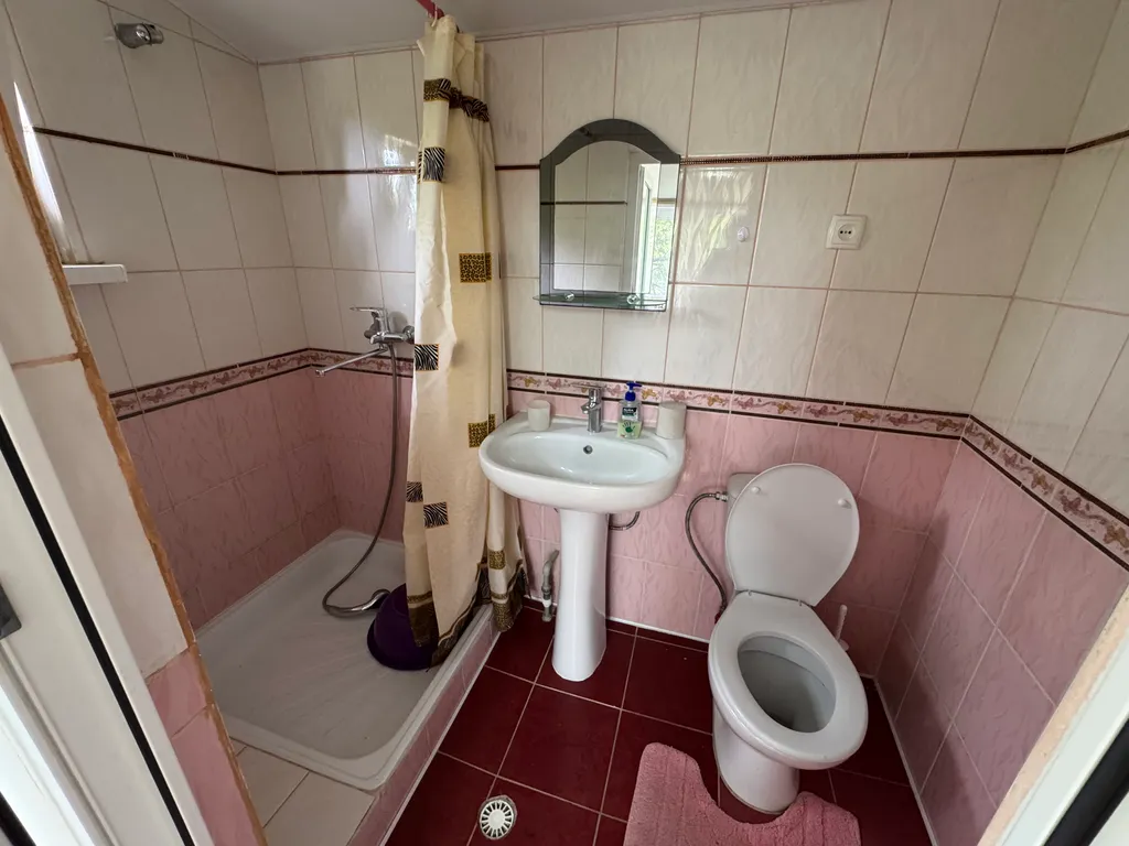 Второй этаж дома, до моря 10 минут по прямой