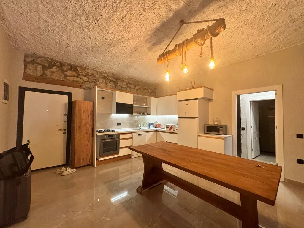 Роскошная вилла с бассейном и видом на горы