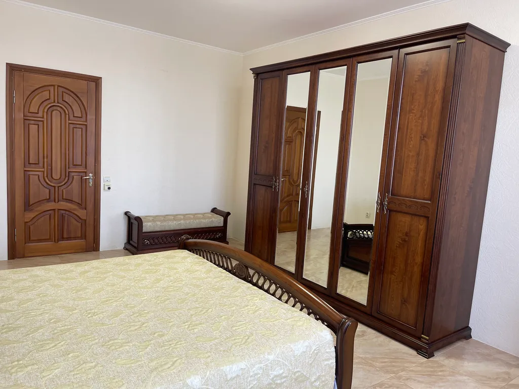 Уютная 4-х комнатная квартира в центре Евпатории с видом на море