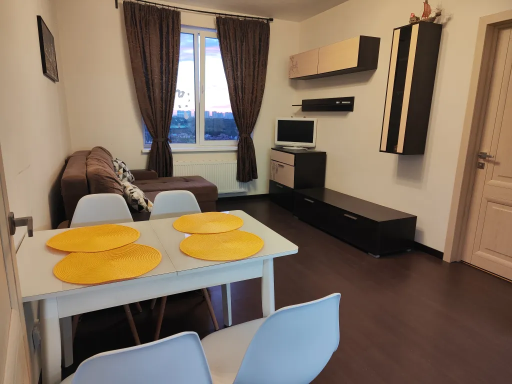 Уютная квартира для большой семьи в новом ЖК — аренда посуточно в Анкудиновка