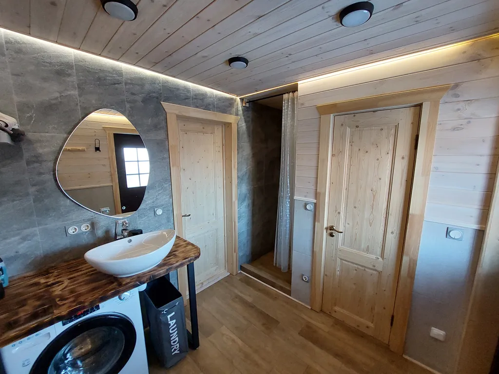 Уютный дом с прекрасным видом на лес и озеро