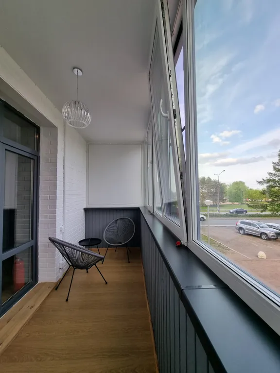 Современные апартаменты с джакузи у озера