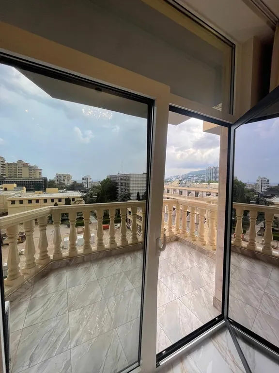 Просторная новая квартира с дизайнерским ремонтом и восхитительным пан