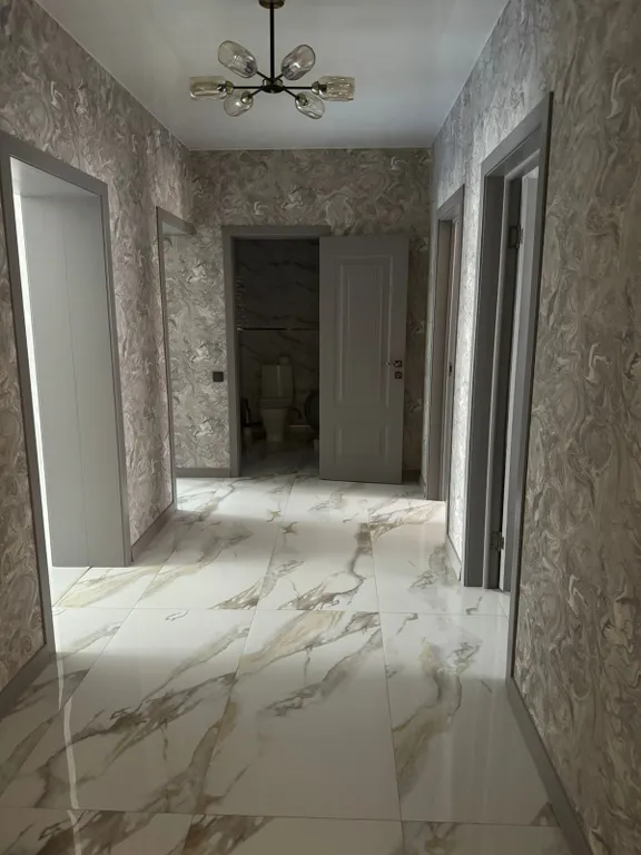 Уютная квартира в новом районе города с видом на горы