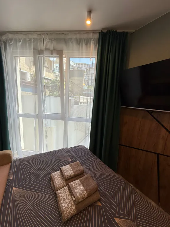 Уютная и стильная студия с отдельной кухней