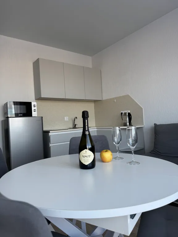 Просторная светлая квартира рядом с морем