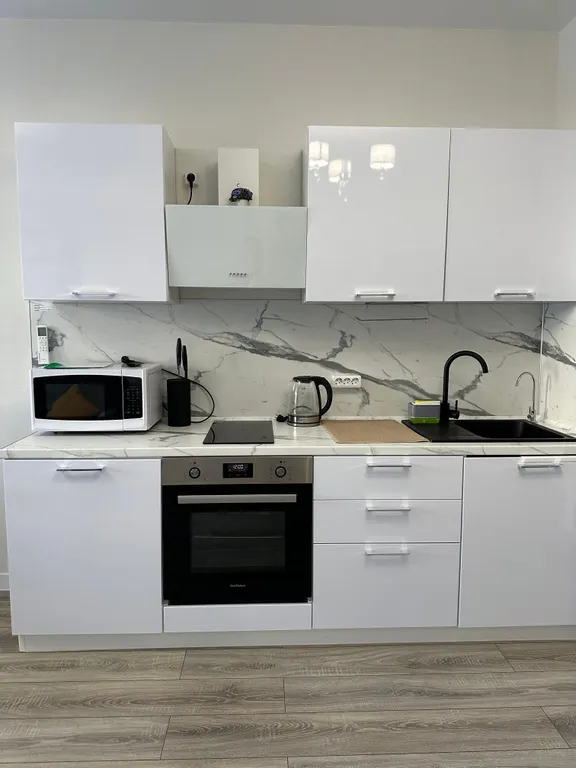 Изящная 2евро с бассейном на море в Сукко около Кипарисового озера