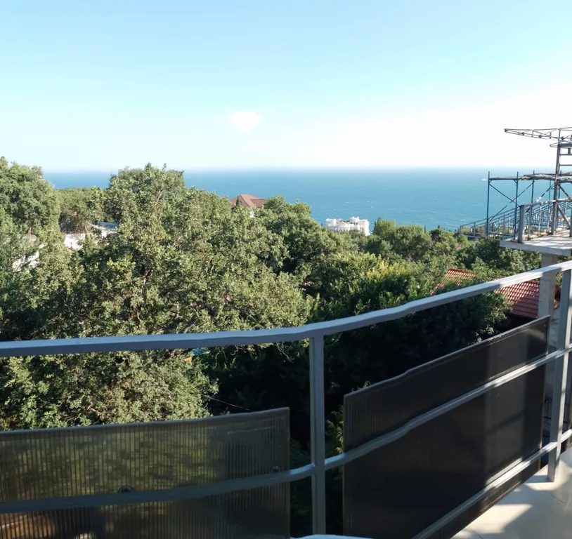 Уютный номер с видом на море и горы