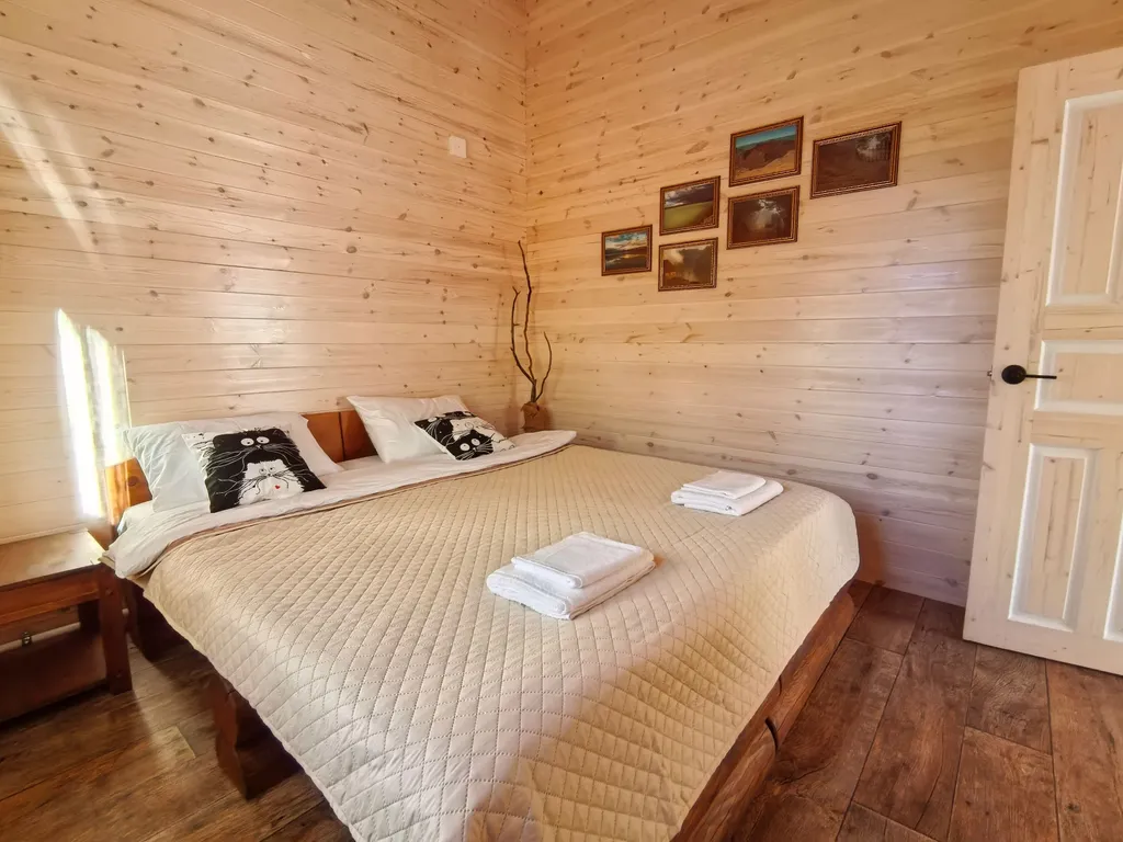 Уютный дом у озера Манжерок