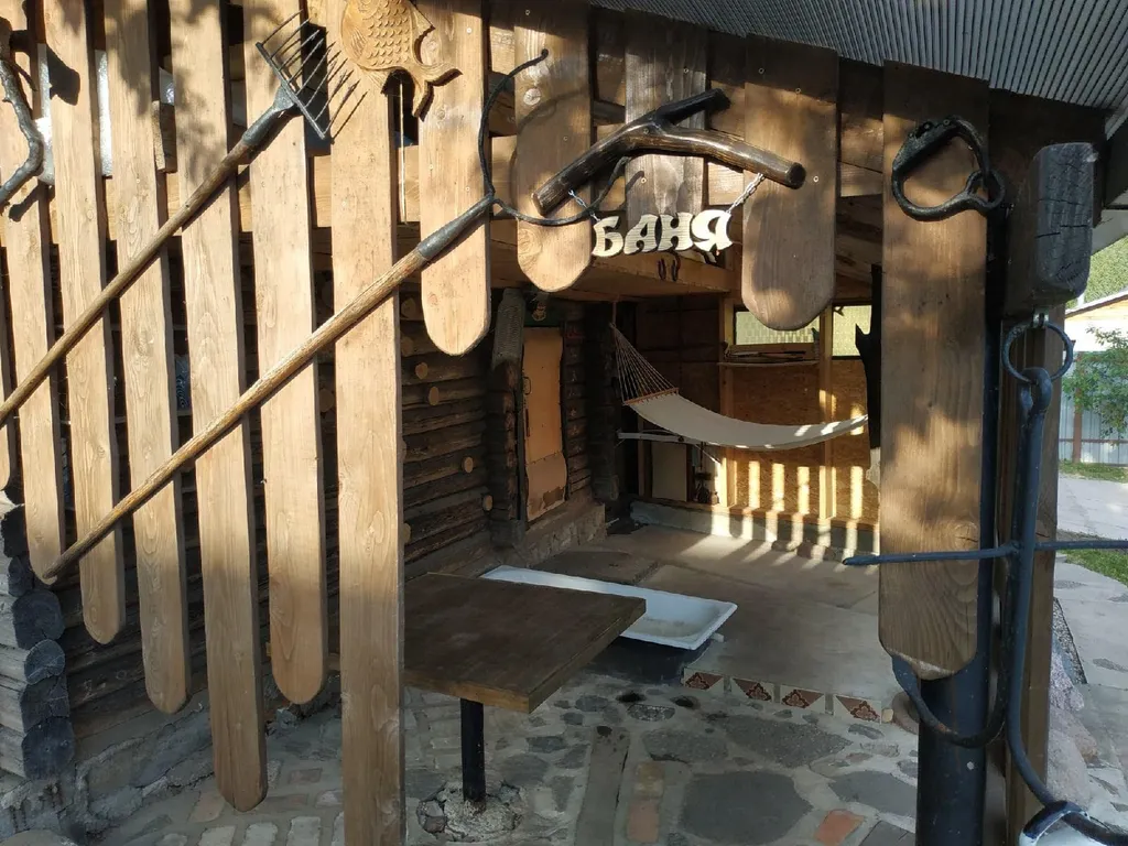 Уютный домик у озера